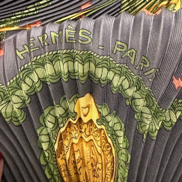 HERMES PLISSE SCARF DARK BLUE/GRAY BLUE GREEN PINK GOLD MEDIUM TO LARGE - Picture 4 of 14